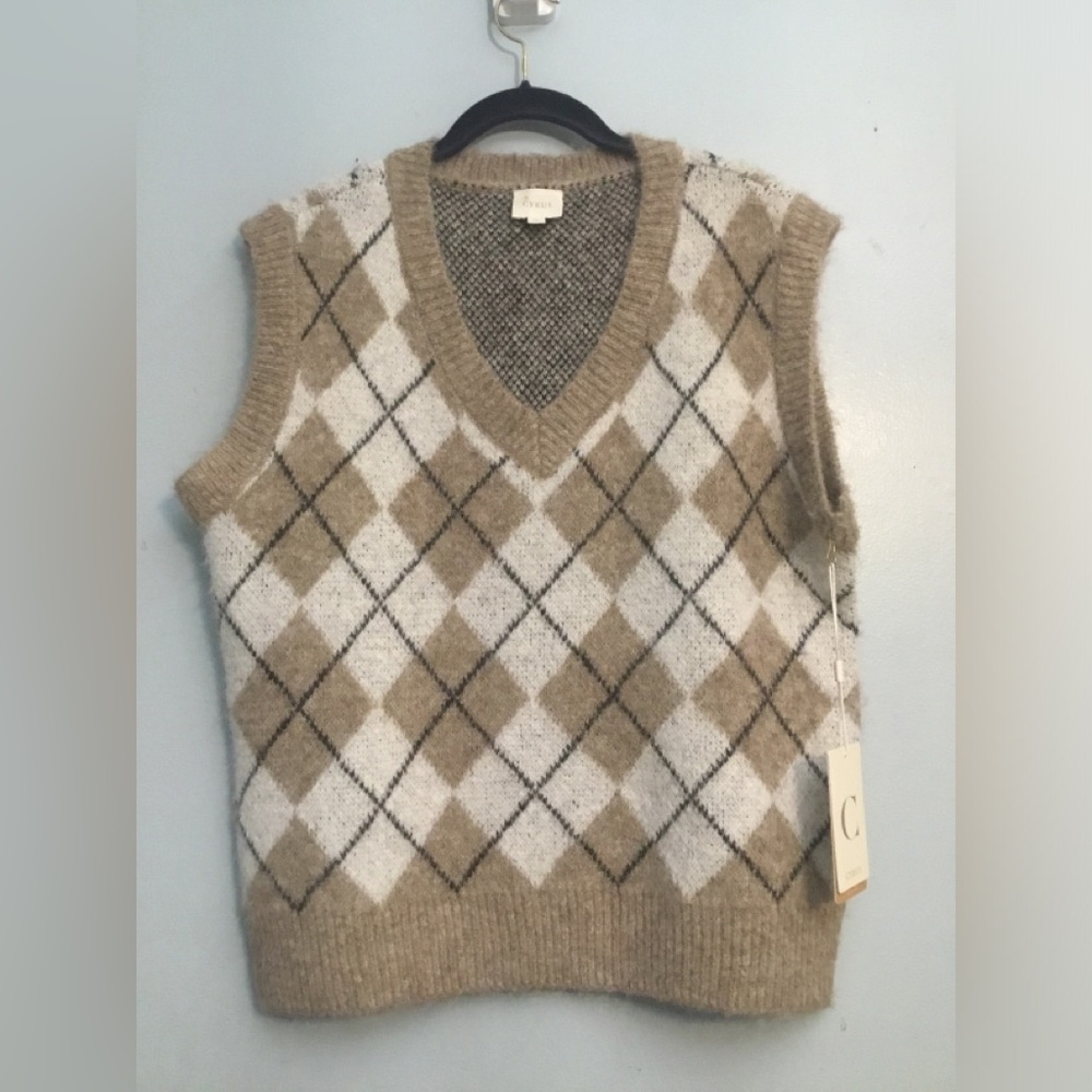 Cyrus Men's Taupe and White Argyle V-Neck Sweater Vest